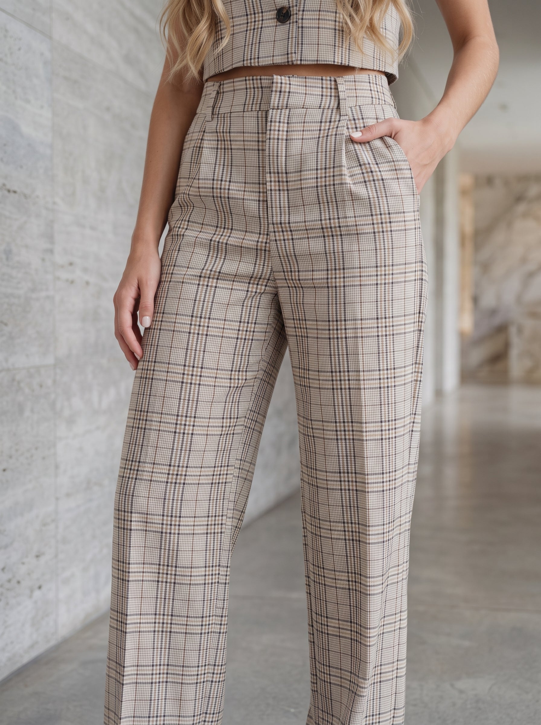 Women's Beige Checkered Cropped Blazer